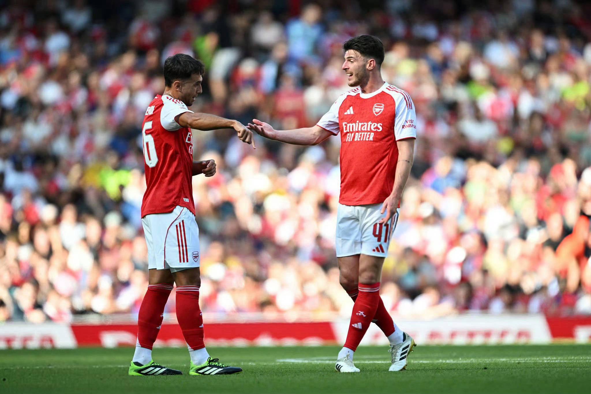 天博手机版詹姆斯迎来三赛季高光表现，阿森纳球迷沸腾！的简单介绍