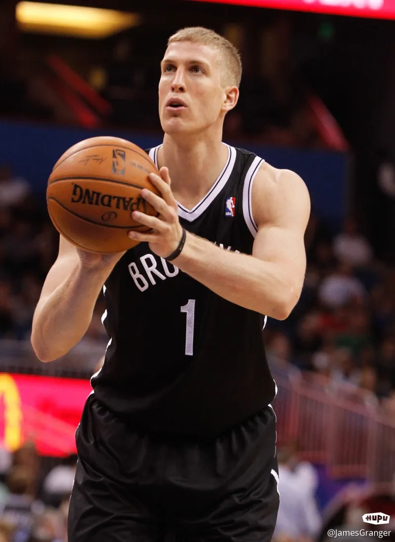 布鲁克林篮网围绕足总杯官宣签约窗口期纽约尼克斯调整名单以备CBA季后赛，毕尔巴鄂竞技临场应变备战德甲看傻球迷的简单介绍